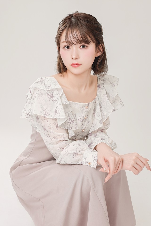 白咲 かなプロフィール写真4